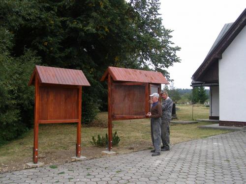Osadenie informačných tabúľ na cintoríne